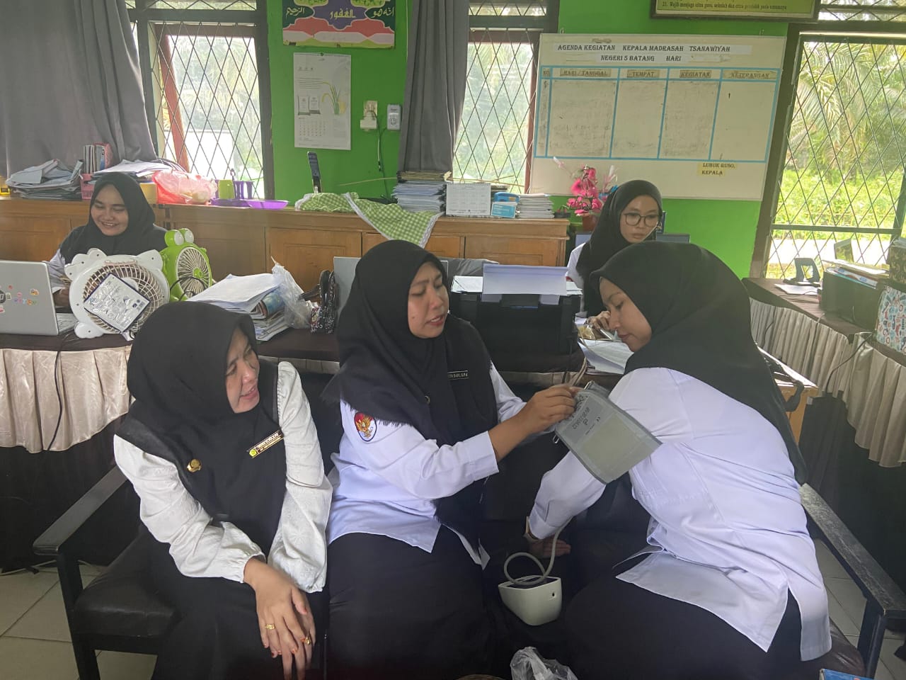 Pemeriksaan Kesehatan Berkala Guru dan Pegawai MTs Negeri 5 Batang Hari Pemeriksaan Kesehatan Berkala Guru dan Pegawai MTs Negeri 5 Batang Hari