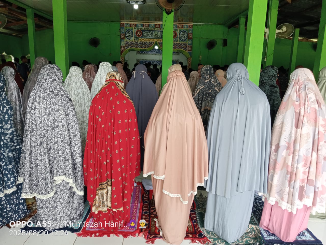 Sholat Dzuhur Berjamaah Kembali Digelar di MTsN 5 Batang Hari Sholat Dzuhur Berjamaah Kembali Digelar di MTsN 5 Batang Hari