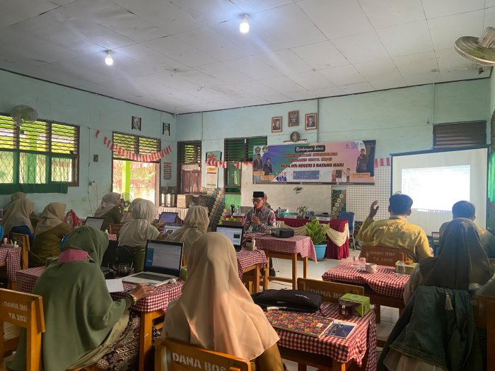 Hari Kedua Bimtek KBC di MTsN 5 Batang Hari Berlangsung Lancar, Peserta Tetap Semangat dan Antusias Hari Kedua Bimtek KBC di MTsN 5 Batang Hari Berlangsung Lancar, Peserta Tetap Semangat dan Antusias