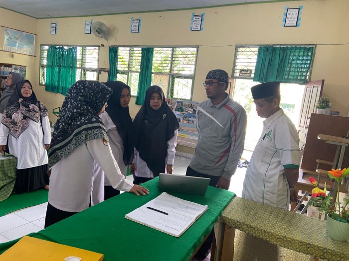 Tim Pengelola Perpustakaan MTsN 5 Batang Hari Pelajari Penggunaan Perpustakaan Digital di MTsN 4 Batang Hari Tim Pengelola Perpustakaan MTsN 5 Batang Hari Pelajari Penggunaan Perpustakaan Digital di MTsN 4 Batang Hari