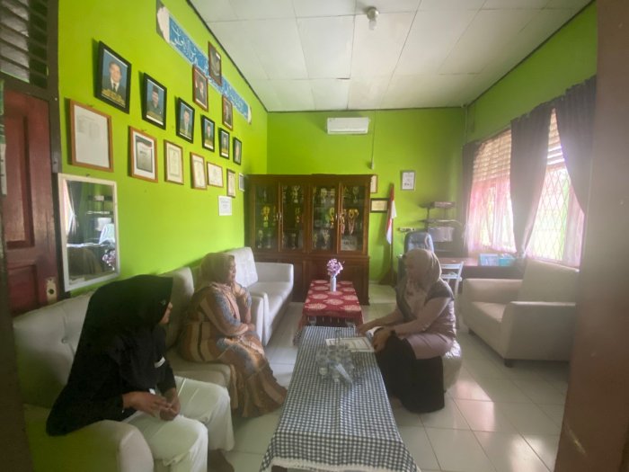 Waka Kurikulum MTsN 5 Batang Hari Terima Kunjungan Masyarakat Terkait Rencana Pindahan Siswa Waka Kurikulum MTsN 5 Batang Hari Terima Kunjungan Masyarakat Terkait Rencana Pindahan Siswa