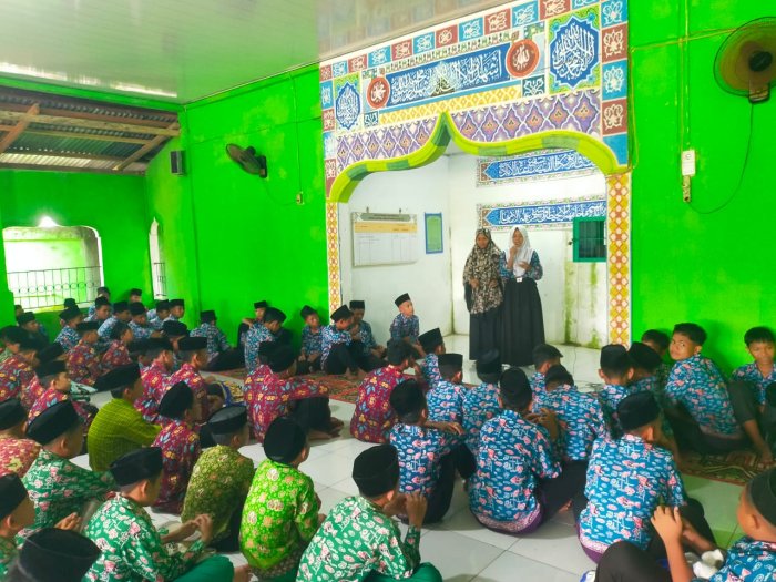 Sosialisasi Ketua PPS Kepada Calon Pemilih Ketua dan Wakil Ketua OSIM Pariode 2025-2026 Tentang Tatacara Pencoblosan