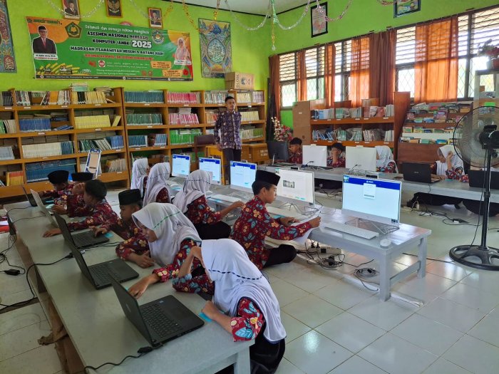 MTsN 5 Batang Hari Laksanakan ANBK Hari Pertama Mapel Literasi & Survei Karakter MTsN 5 Batang Hari Laksanakan ANBK Hari Pertama Mapel Literasi & Survei Karakter