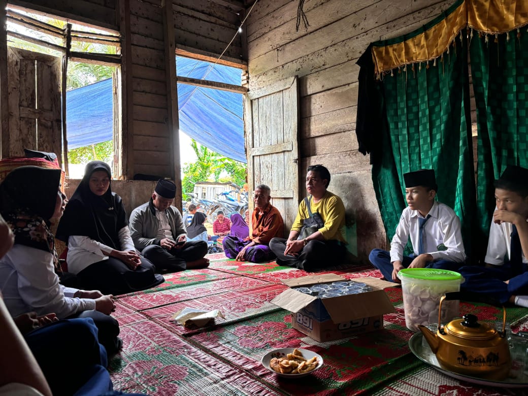 WUJUD BELASUNGKAWA, WARGA MTSN 5 BATANG HARI TAKZIYAH KE RUMAH ORANG TUA SISWA WUJUD BELASUNGKAWA, WARGA MTSN 5 BATANG HARI TAKZIYAH KE RUMAH ORANG TUA SISWA