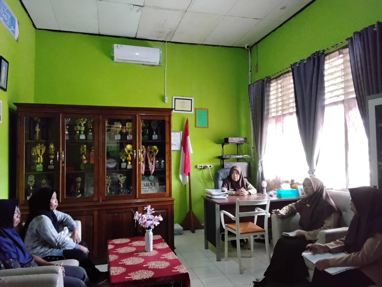 MTsN 5 Batang Hari Adakan Rapat Dengan Pengelola Kantin Madrasah MTsN 5 Batang Hari Adakan Rapat Dengan Pengelola Kantin Madrasah