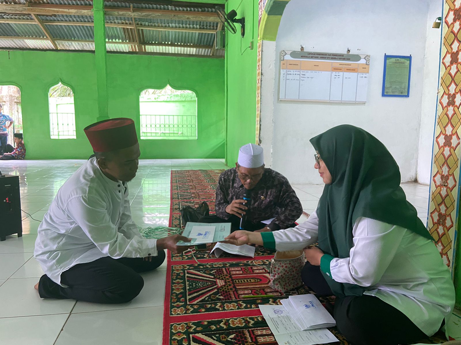 BAZNAS SALURKAN BEASISWA, 24 SISWA MTsN 5 BATANGHARI TERIMA BANTUAN BAZNAS SALURKAN BEASISWA, 24 SISWA MTsN 5 BATANGHARI TERIMA BANTUAN