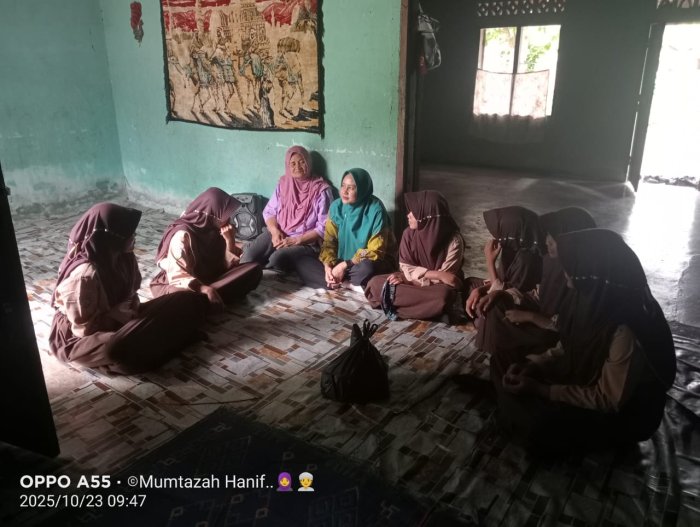 Siswa Kelas 7C MTsN 5 Batang Hari Jenguk Teman yang Sakit, Wujudkan Kepedulian dan Kekompakan