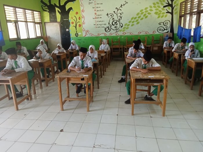 Pelaksanaan Hari Pertama Asesmen Madrasah di MTsN 5 Batang Hari Berjalan Lancar Pelaksanaan Hari Pertama Asesmen Madrasah di MTsN 5 Batang Hari Berjalan Lancar