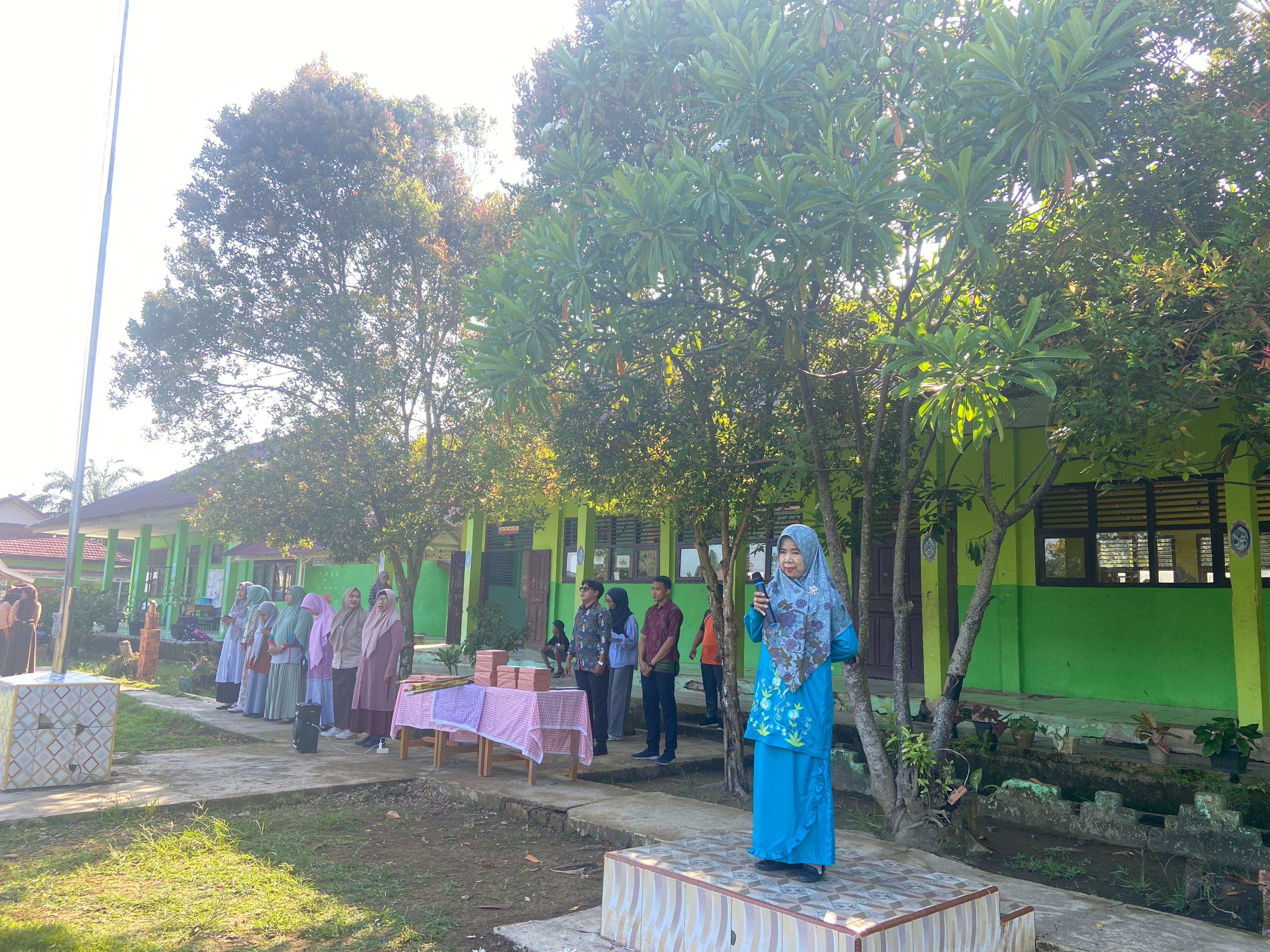 Kepala MTsN 5 Batang Hari Resmi Tutup Class Meeting Semester Genap Tahun Ajaran 2024/2025