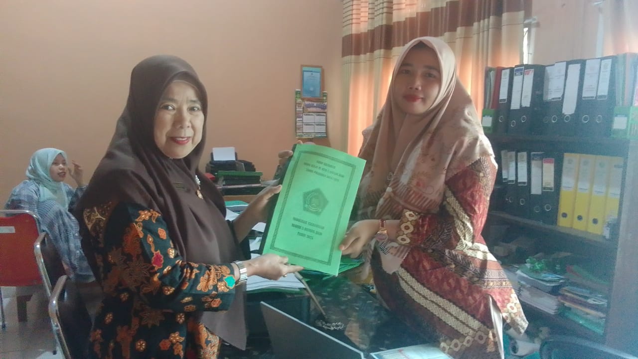 MTsN 5 Batang Hari Serahkan Laporan Rapat Kelulusan Peserta Didik Kelas IX Tahun Pelajaran 2024/2025 MTsN 5 Batang Hari Serahkan Laporan Rapat Kelulusan Peserta Didik Kelas IX Tahun Pelajaran 2024/2025