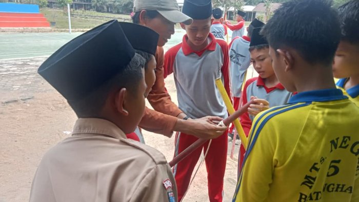 MTsN 5 Batang Hari Gelar Seleksi Peserta Lomba Pionering Sambut Hari Pramuka 2026 MTsN 5 Batang Hari Gelar Seleksi Peserta Lomba Pionering Sambut Hari Pramuka 2026