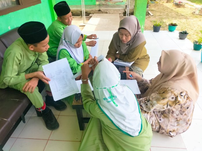 Guru Pembimbing Tim LCC dan Olimpiade MTsN 5 Batang Hari Bimbing Siswa Hadapi Liga Smandel 2026 Guru Pembimbing Tim LCC dan Olimpiade MTsN 5 Batang Hari Bimbing Siswa Hadapi Liga Smandel 2026