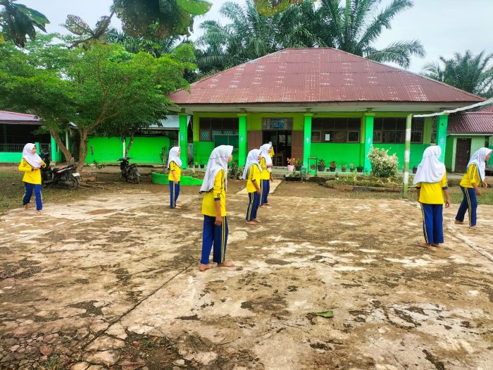 Guru PJOK MTsN 5 Batang Hari Gelar Seleksi Tim Voli Madrasah Putra dan Putri Guru PJOK MTsN 5 Batang Hari Gelar Seleksi Tim Voli Madrasah Putra dan Putri