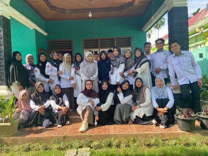 Pererat Silaturahmi, MTsN 5 Batang Hari Gelar Halal Bihalal ke Rumah Kepala Madrasah dan Staf TU Pererat Silaturahmi, MTsN 5 Batang Hari Gelar Halal Bihalal ke Rumah Kepala Madrasah dan Staf TU