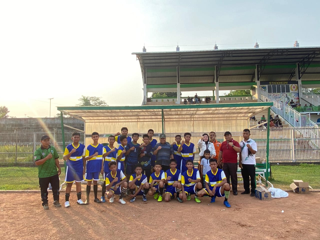 KESEBELASAN MTSN 5 BATANG HARI TAMPIL MEMUKAU DALAM TURNAMEN SEPAK BOLA PIALA BSI U-15 KEMENAG CUP