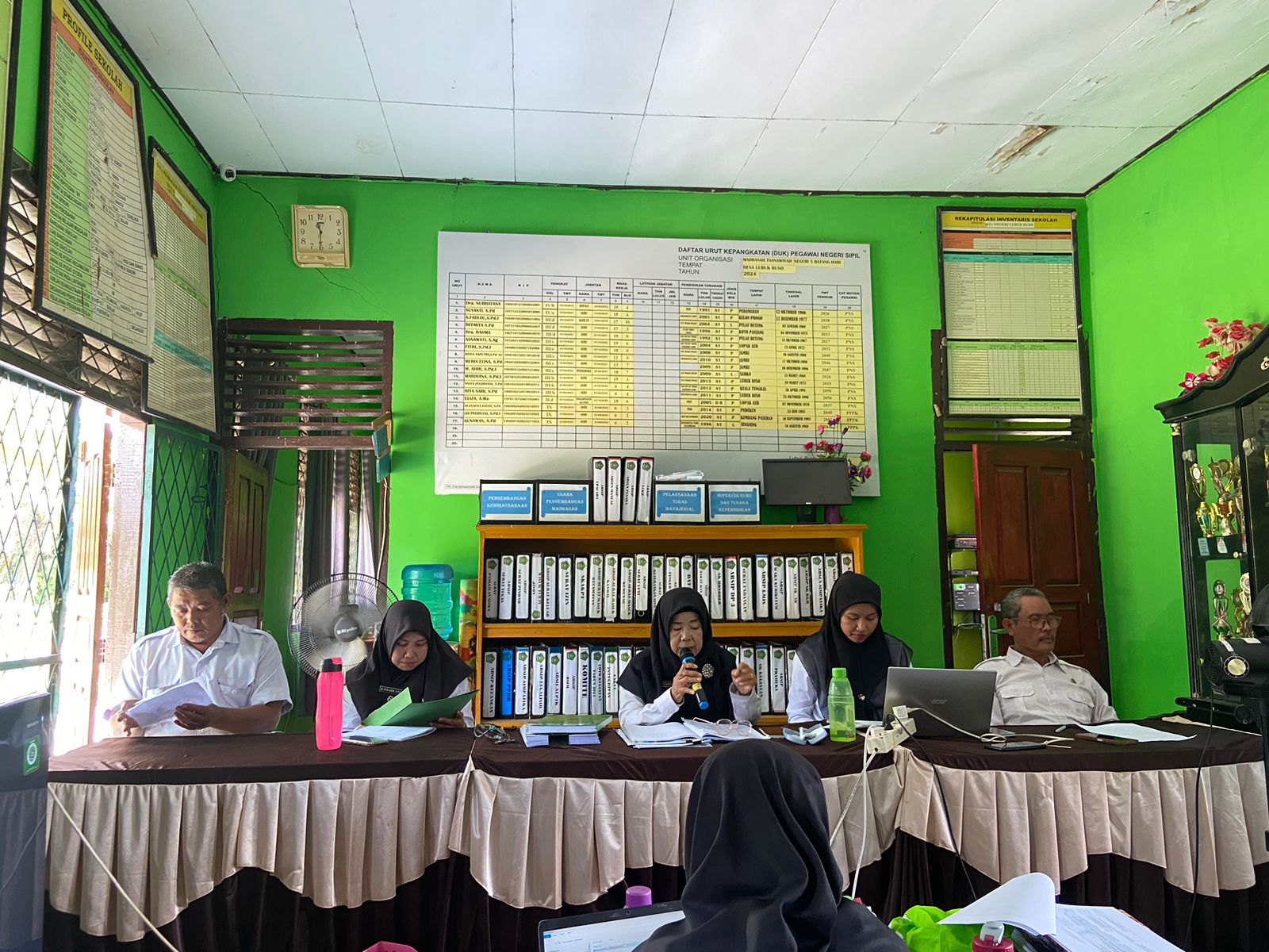 EVALUASI SEMUA KEGIATAN, KAMAD MTsN 5 BATANG HARI LAKSANAKAN RAPAT RUTIN BULANAN EVALUASI SEMUA KEGIATAN, KAMAD MTsN 5 BATANG HARI LAKSANAKAN RAPAT RUTIN BULANAN