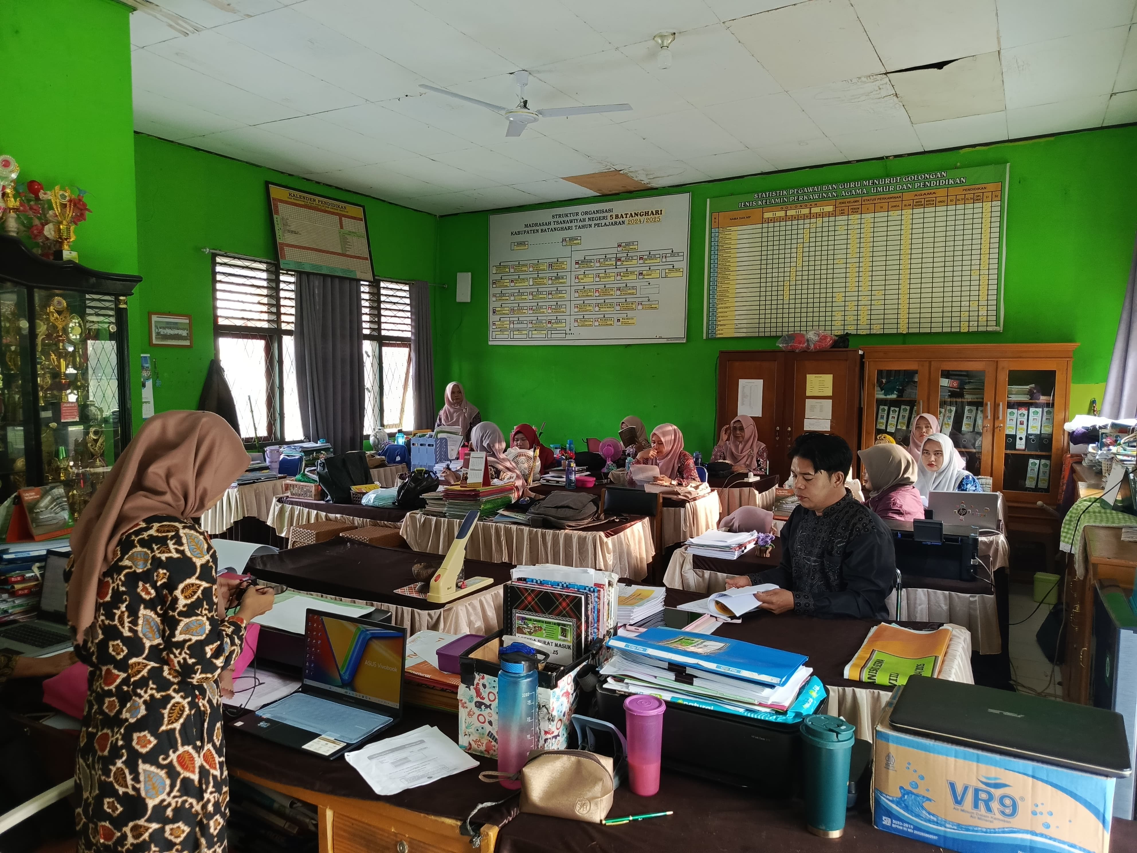 Guru dan Pegawai MTsN 5 Batang Hari Tuntaskan Penyusunan SKP Triwulan II Tepat Waktu