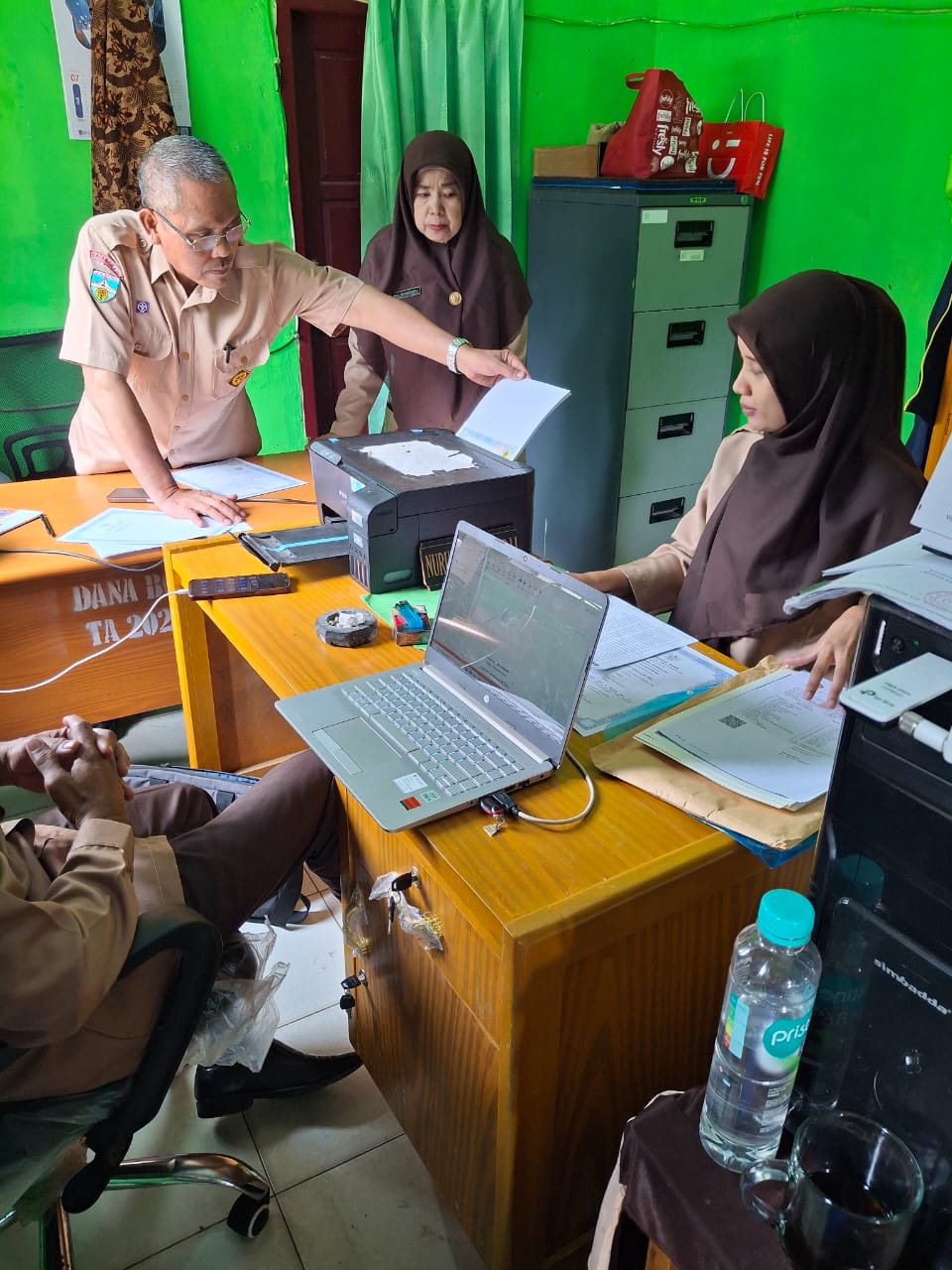 MTsN 5 Batang Hari Laksanakan Pencetakan e-Ijazah Tahun Pelajaran 2024/2025