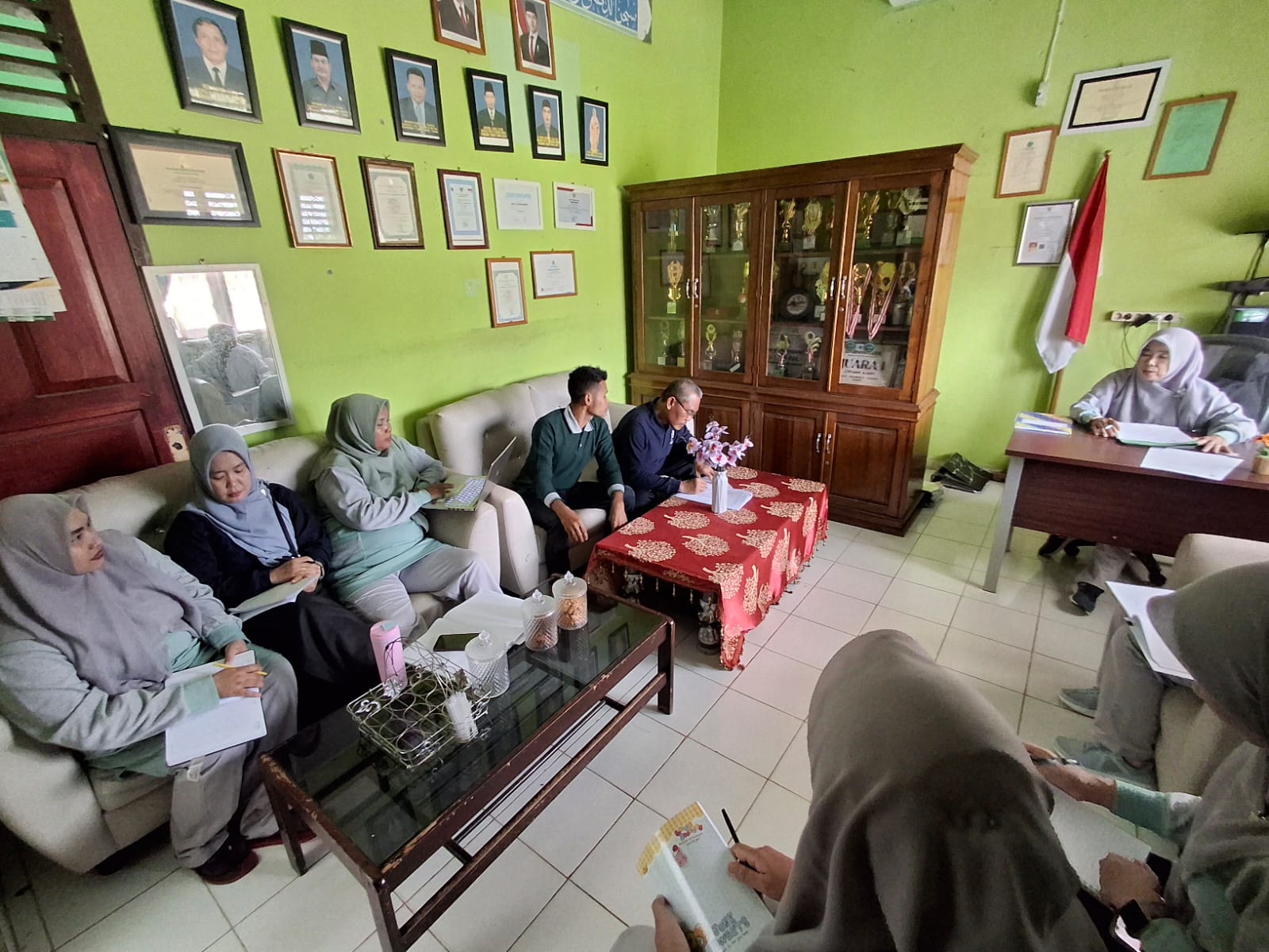Kepala MTsN 5 Batang Hari Gelar Rapat Perencanaan Penyusunan Anggaran Tahun 2026