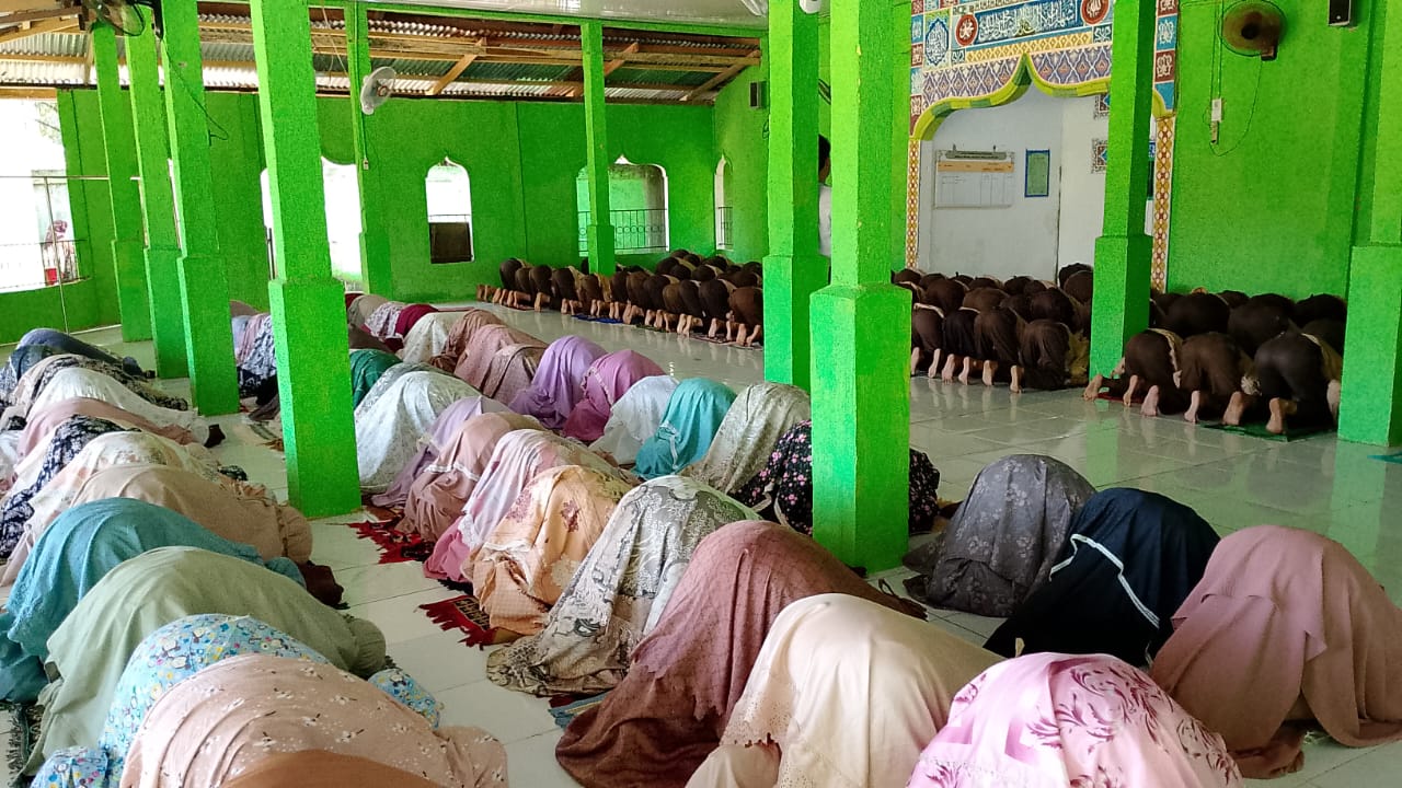 Salat Zuhur Berjamaah Jadi Rutinitas  di MTsN 5 Batang Hari