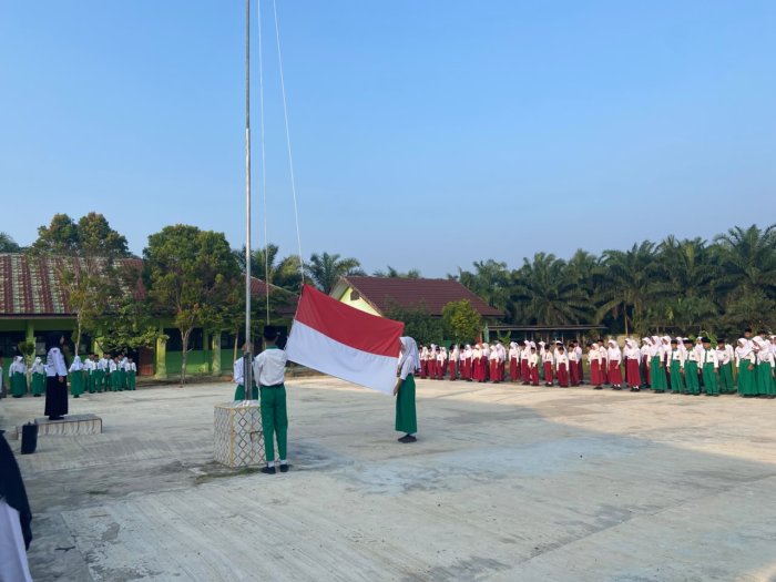 MTsN 5 Batang Hari Gelar Upacara Bendera, Pembina Berikan Motivasi di Awal Semester Ganjil 2026/2027 MTsN 5 Batang Hari Gelar Upacara Bendera, Pembina Berikan Motivasi di Awal Semester Ganjil 2026/2027