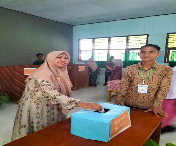 Pemilihan Ketua dan Wakil Ketua OSIM MTsN 5 Batang Hari Berjalan Lancar, Seluruh Warga Madrasah Gunakan Hak Pilih Pemilihan Ketua dan Wakil Ketua OSIM MTsN 5 Batang Hari Berjalan Lancar, Seluruh Warga Madrasah Gunakan Hak Pilih