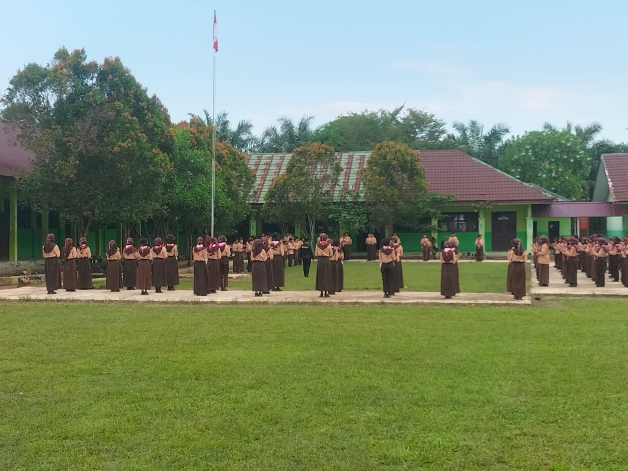 Menyenangkan : Materi Pada Latihan Pramuka Perdana di MTsN 5 Batang Hari Menyenangkan : Materi Pada Latihan Pramuka Perdana di MTsN 5 Batang Hari