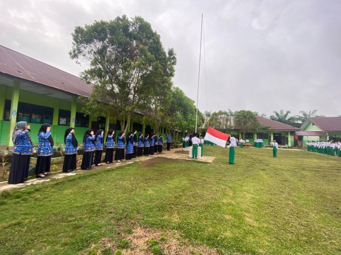 MTsN 5 Batang Hari Gelar Upacara Hari Kesadaran Nasional 17 November 2025