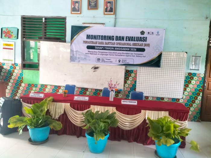 MTsN 5 Batang Hari Gelar Gotong Royong Bersihkan Lingkungan dan Persiapkan Ruangan untuk Monev BOS