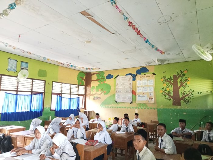 MTsN 5 Batang Hari Siapkan Fasilitas Kelas Nyaman Jelang Program Fullday School MTsN 5 Batang Hari Siapkan Fasilitas Kelas Nyaman Jelang Program Fullday School