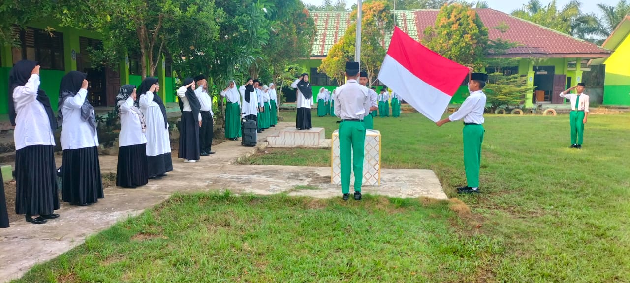 UPACARA BENDERA PERDANA DI TAHUN PELAJARAN 2024/2025