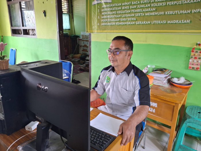 Hendra Gunawan, S.Pd.I Proktor MTsN 5 Batang Hari Pastikan ANBK Berjalan Lancar Hendra Gunawan, S.Pd.I Proktor MTsN 5 Batang Hari Pastikan ANBK Berjalan Lancar