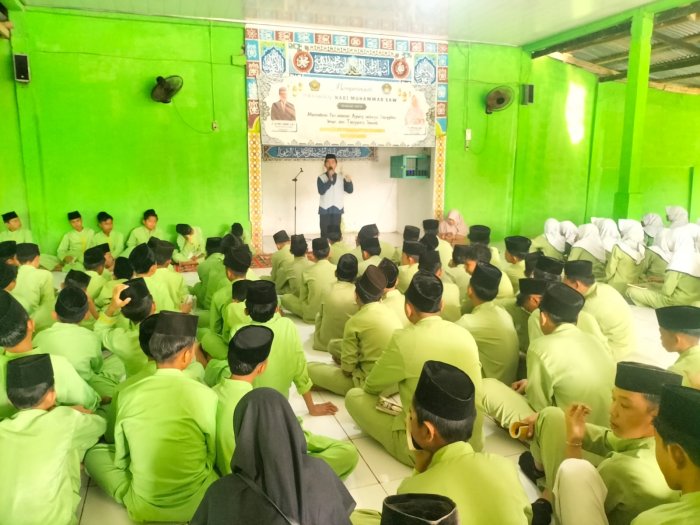Siswa MAS Ash Shiddiqii Sampaikan Kultum kepada Warga MTsN 5 Batang Hari