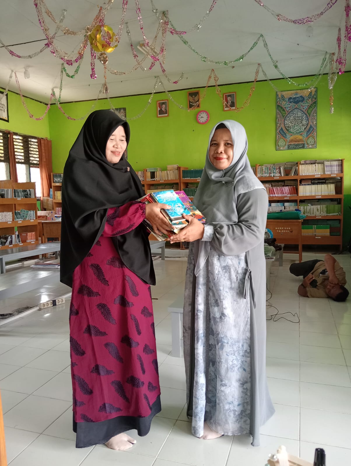 Perpustakaan MTsN 5 Batang Hari Kembali Terima Sumbangan Buku Perpustakaan MTsN 5 Batang Hari Kembali Terima Sumbangan Buku