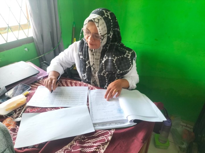 Wali Kelas IX MTsN 5 Batang Hari Lakukan Pengecekan Data Siswa Tahun Pelajaran 2025/2026 Wali Kelas IX MTsN 5 Batang Hari Lakukan Pengecekan Data Siswa Tahun Pelajaran 2025/2026