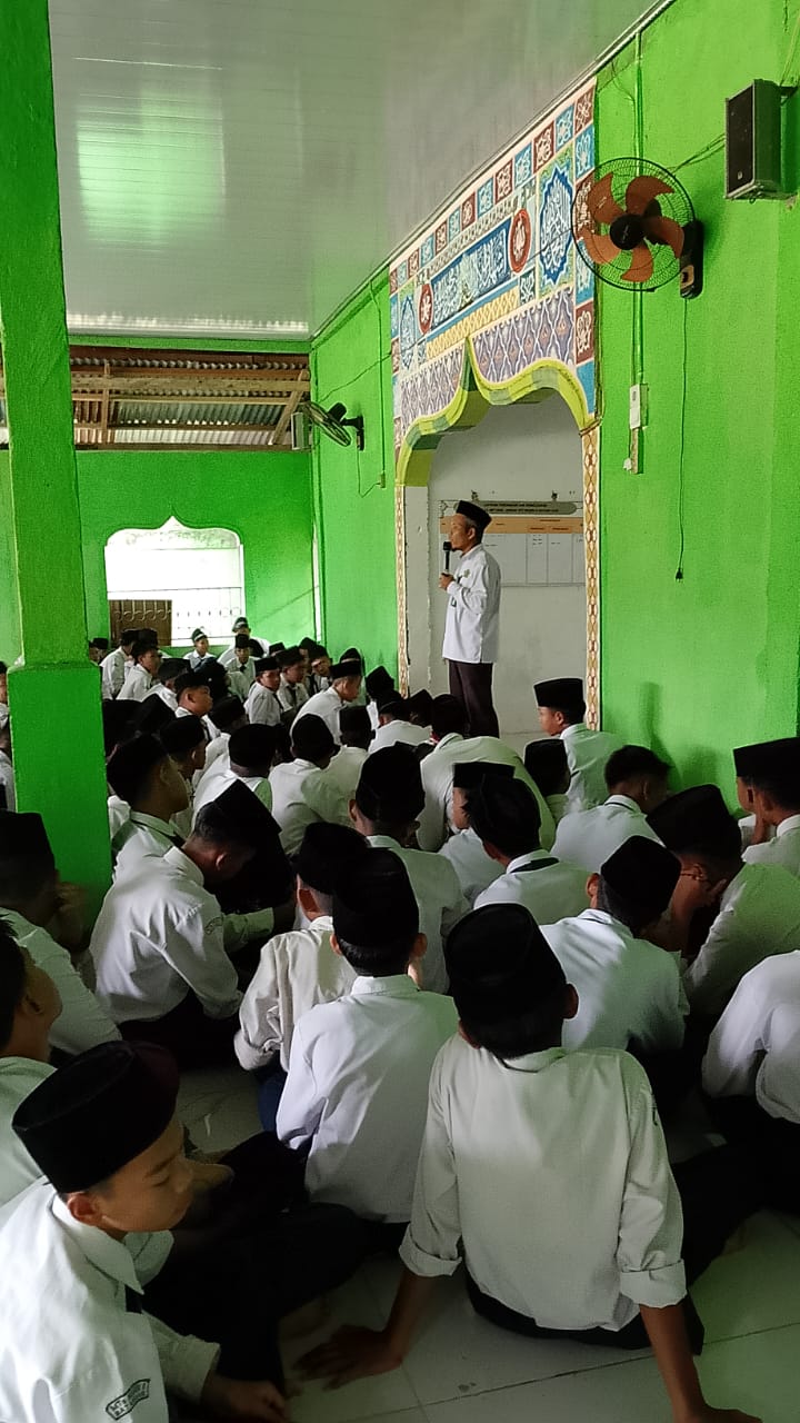 Penyuluh Agama KUA Pemayung Bertekad Bangun Karakter Islami Siswa-Siswi MTsN 5 Batang Hari
