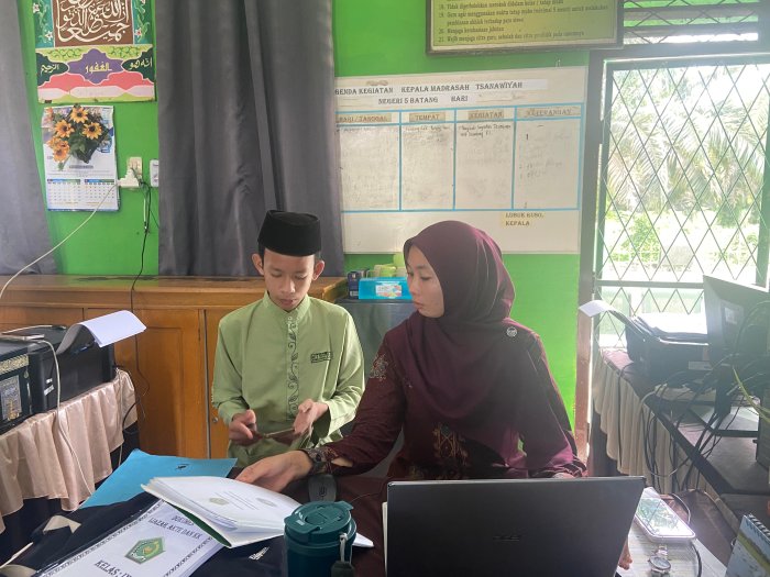 Guru BK MTsN 5 Batang Hari Berikan Pendampingan Siswa Berprestasi Menuju MAN IC Jambi Guru BK MTsN 5 Batang Hari Berikan Pendampingan Siswa Berprestasi Menuju MAN IC Jambi