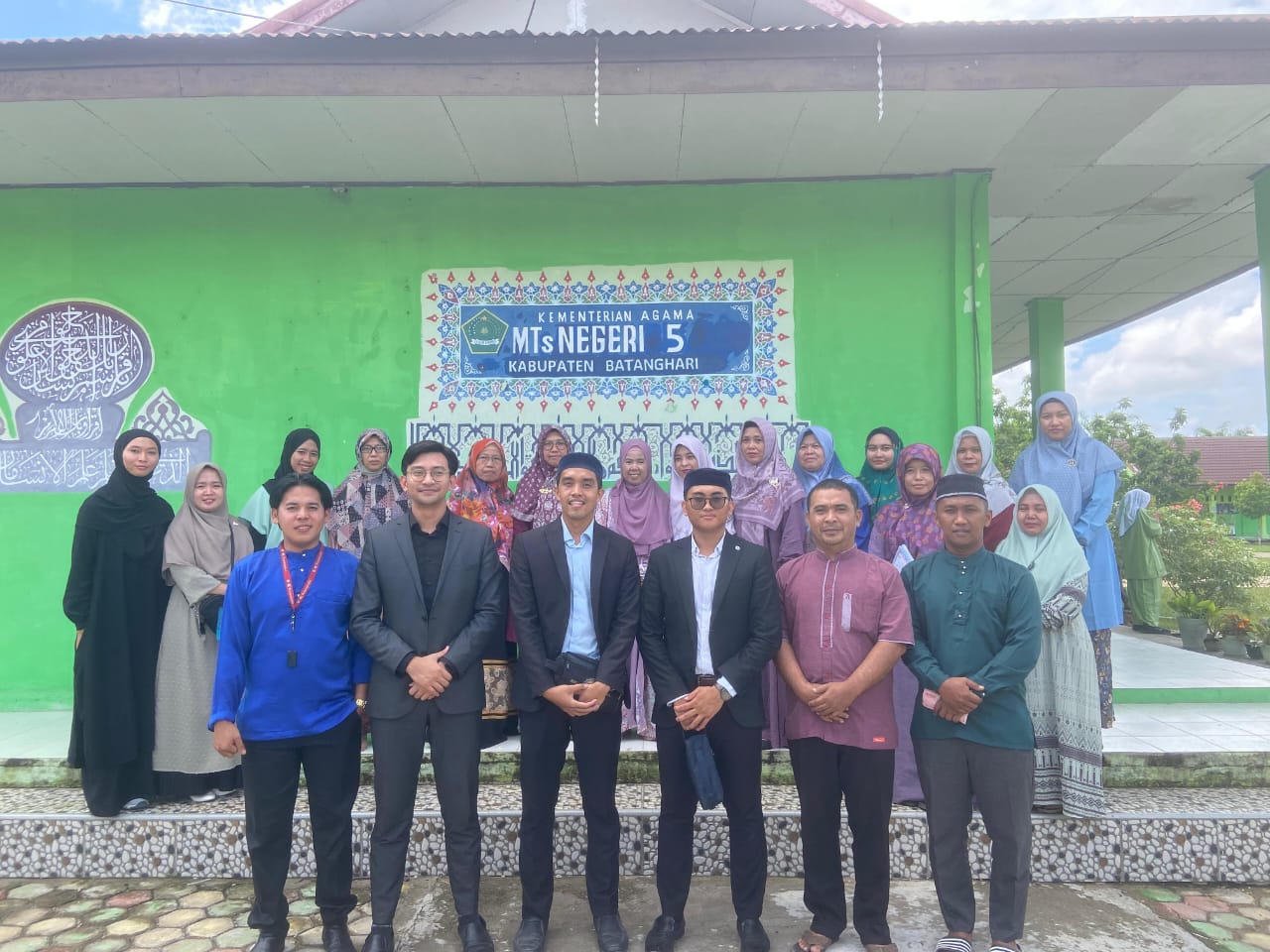 SOSIALISASI PROGRAM YAYASAN TAHFIDZ SULAIMANIYAH DI MTSN 5 BATANG HARI SOSIALISASI PROGRAM YAYASAN TAHFIDZ SULAIMANIYAH DI MTSN 5 BATANG HARI