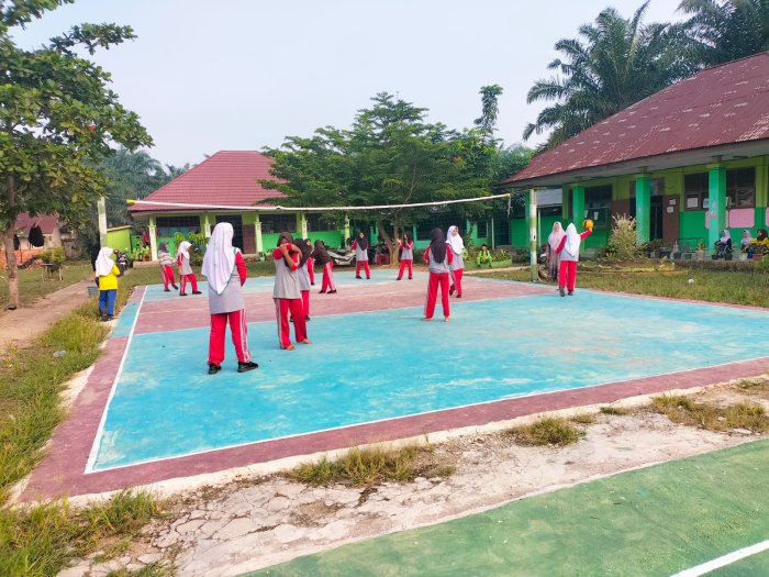 Hari Ketiga Classmeeting MTsN 5 Batang Hari, Cabang Voli Putri Mulai Dipertandingkan Hari Ketiga Classmeeting MTsN 5 Batang Hari, Cabang Voli Putri Mulai Dipertandingkan