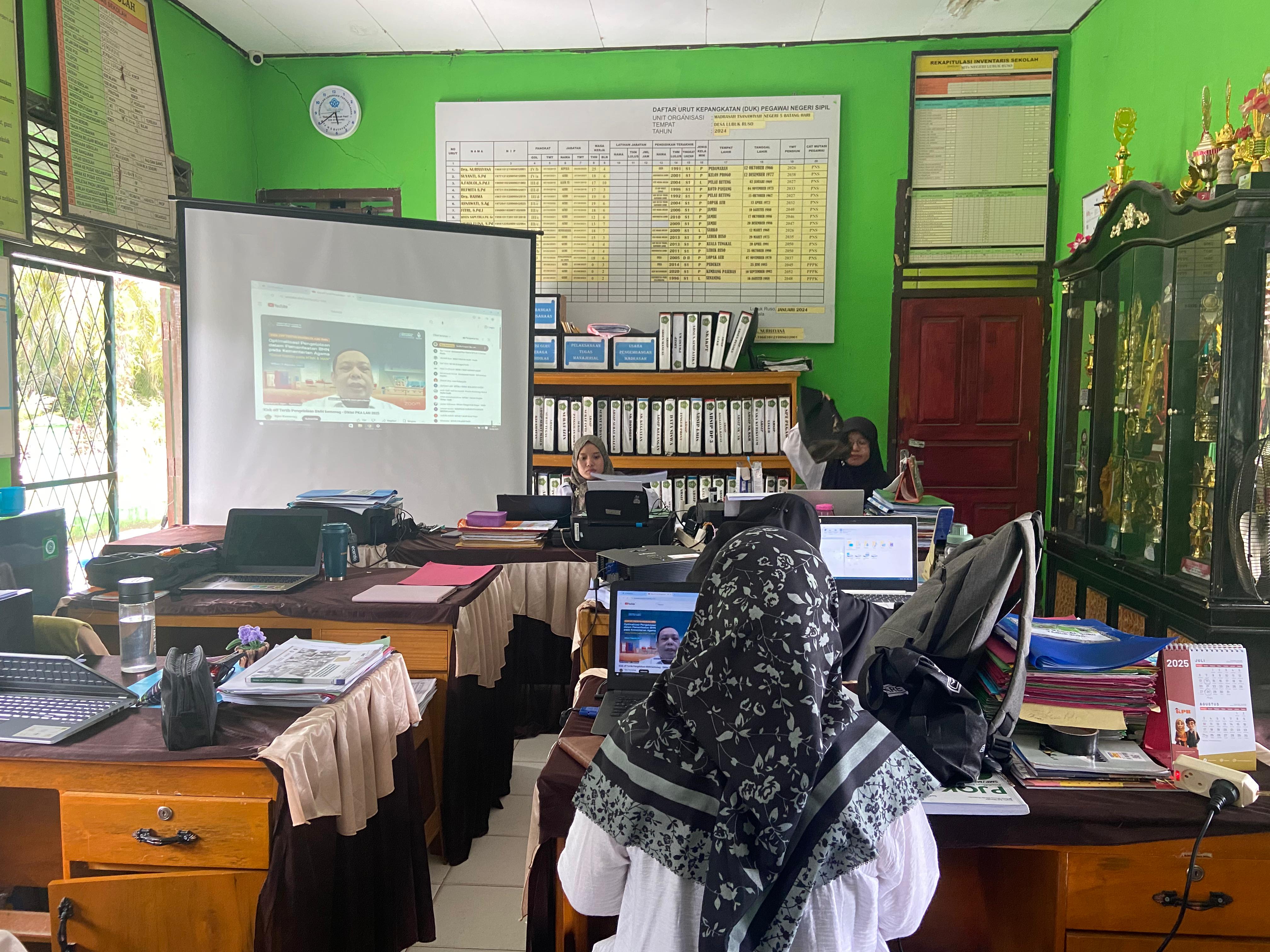 MTsN 5 Batang Hari Ikuti Kick Off Tertib Pengelolaan BMN Secara Daring MTsN 5 Batang Hari Ikuti Kick Off Tertib Pengelolaan BMN Secara Daring