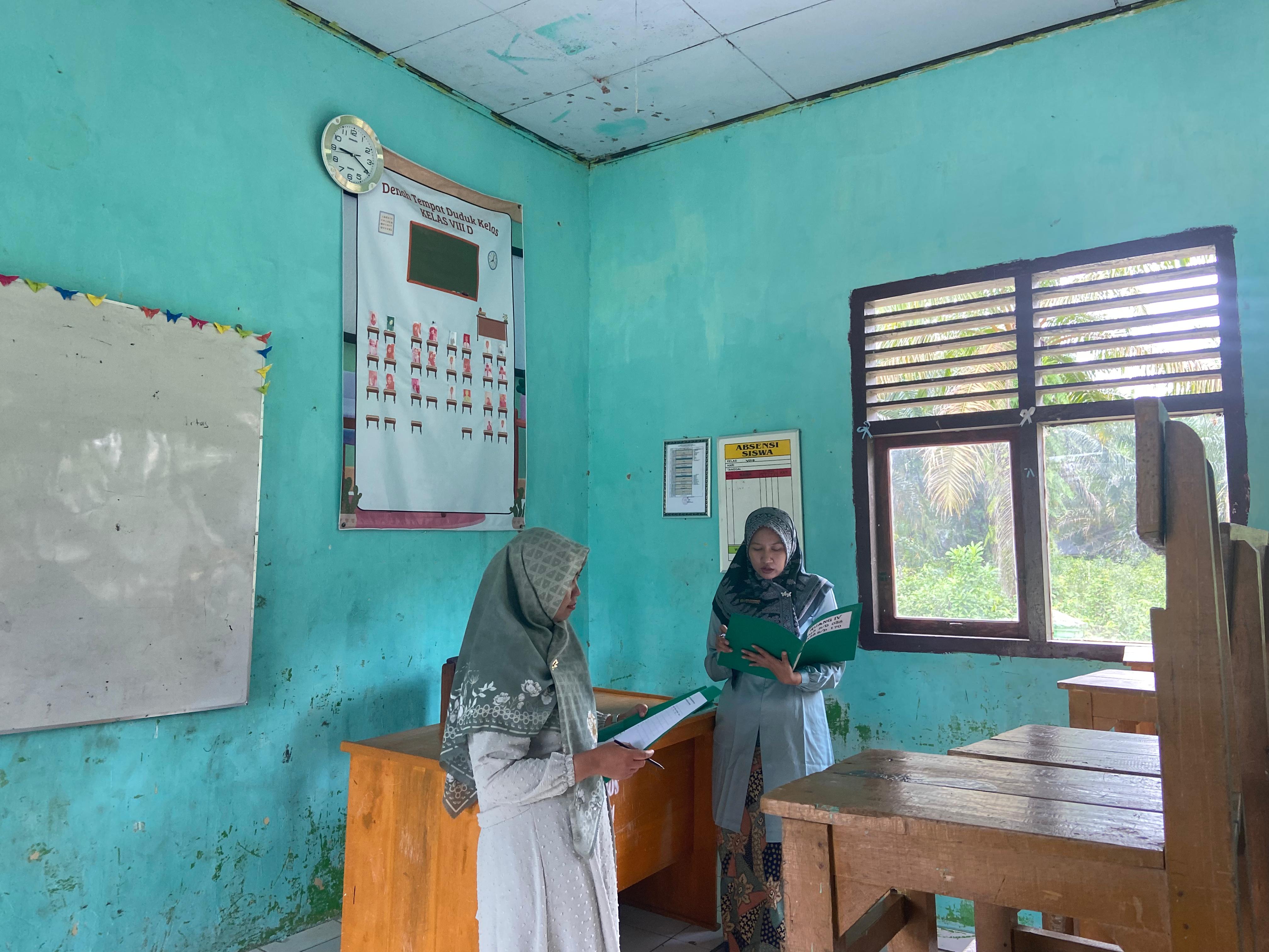 Tim Juri Lomba Kebersihan Kelas Lakukan Penilaian