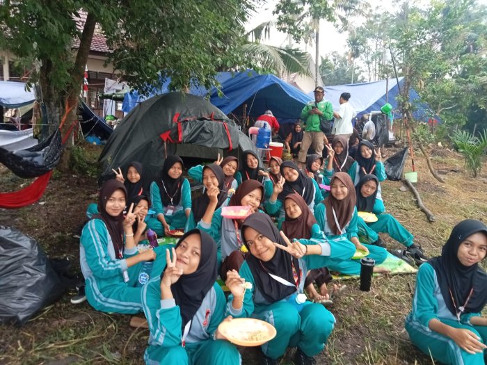 Semangat Pagi Peserta Jambore Cabang Batang Hari, Awali Hari dengan Sarapan Bersama