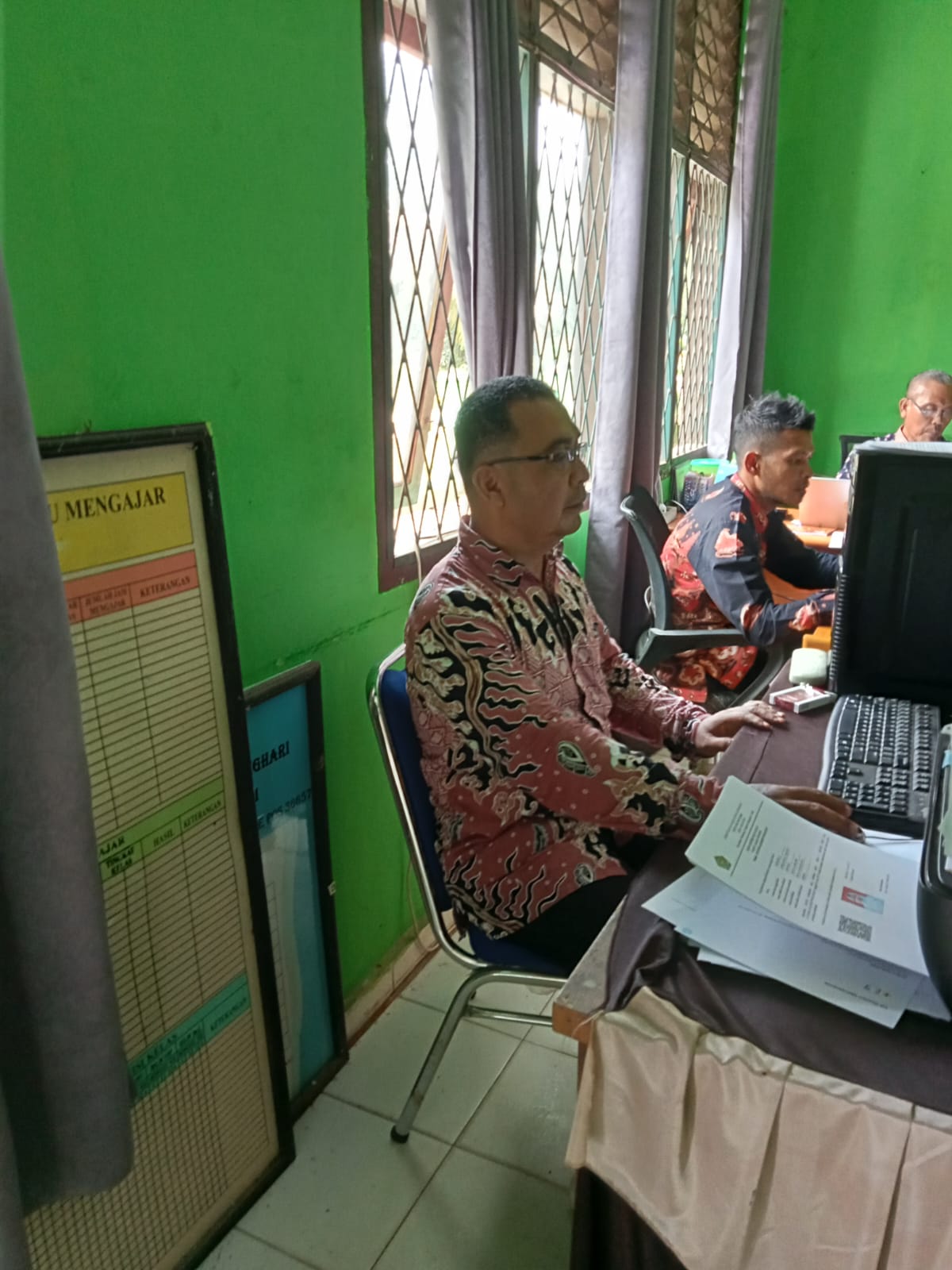 Melalui Aplikasi PDUM, Operator MTsN 5 Batang Hari Terbitkan SKL (Surat Keterangan Lulus) Melalui Aplikasi PDUM, Operator MTsN 5 Batang Hari Terbitkan SKL (Surat Keterangan Lulus)