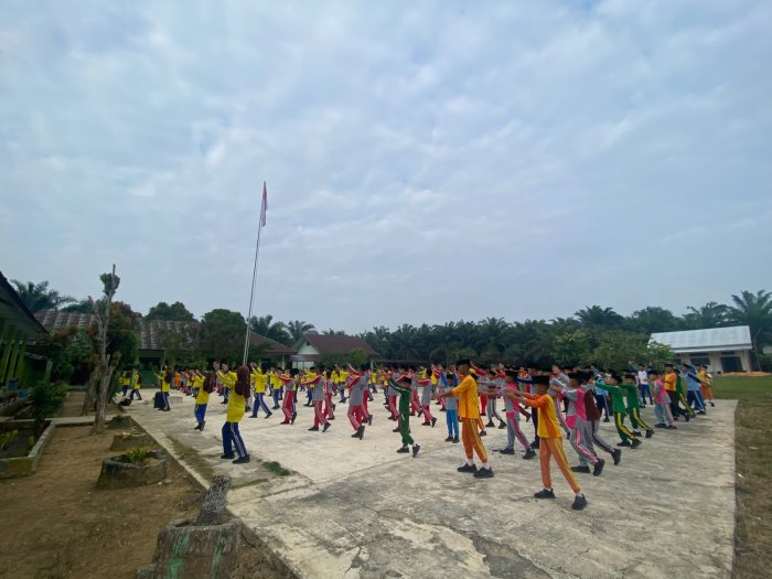 MTsN 5 Batang Hari Gelar Senam Bersama Perdana Semester Ganjil Tahun Pelajaran 2026/2027 MTsN 5 Batang Hari Gelar Senam Bersama Perdana Semester Ganjil Tahun Pelajaran 2026/2027