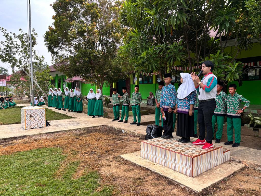 Penyampaian Visi dan Misi Calon Ketua dan Wakil Ketua OSIS MTsN 5 Batang Hari Penyampaian Visi dan Misi Calon Ketua dan Wakil Ketua OSIS MTsN 5 Batang Hari