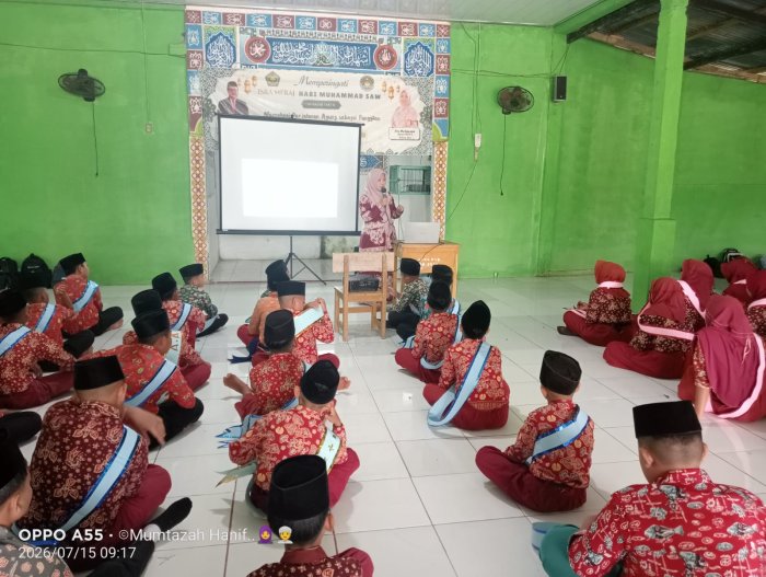 Peserta Didik Baru MTsN 5 Batang Hari Tetap Antusias Mengikuti Materi Hari Ketiga MATAMUDA Peserta Didik Baru MTsN 5 Batang Hari Tetap Antusias Mengikuti Materi Hari Ketiga MATAMUDA