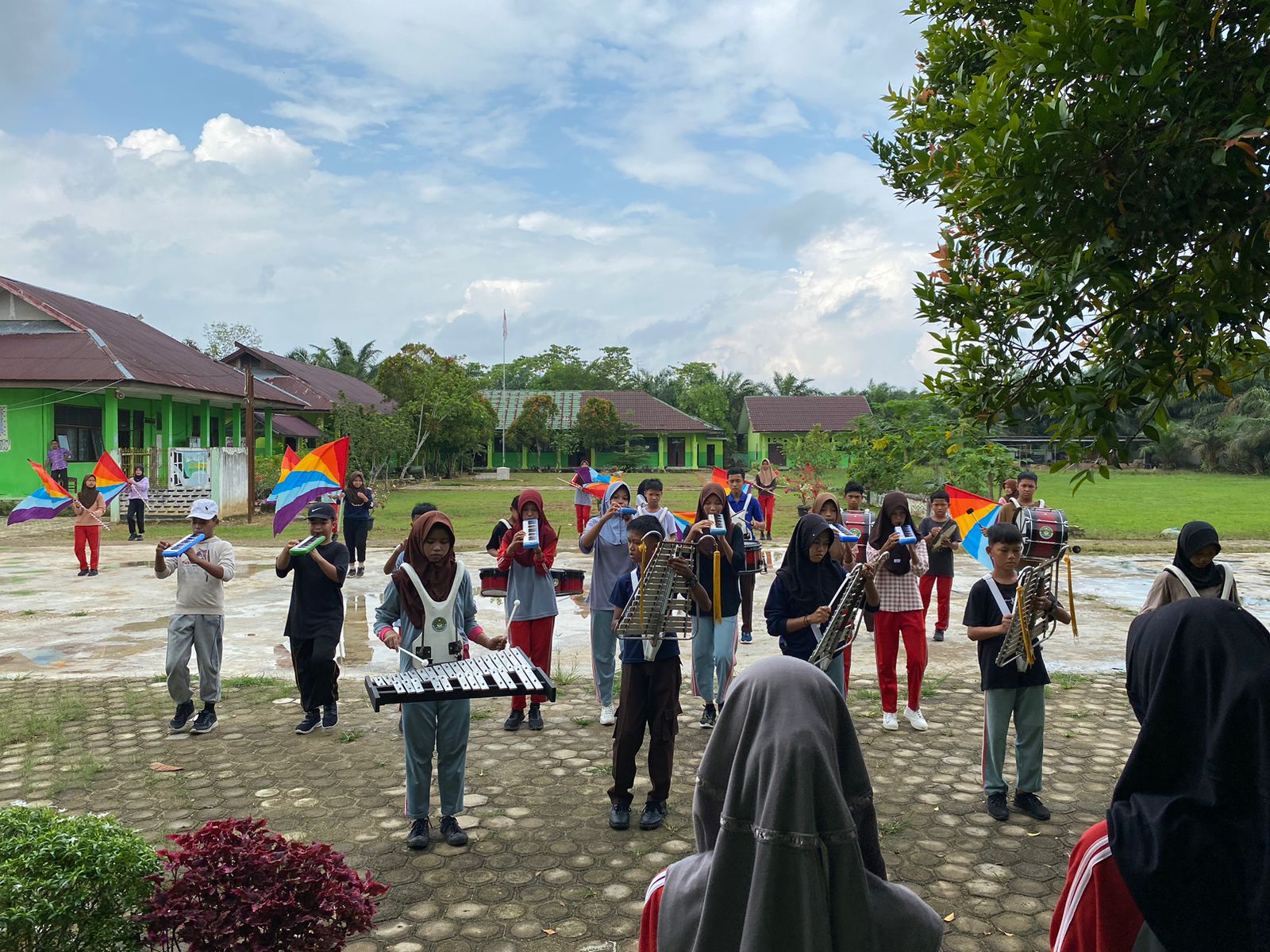 ISI WAKTU LIBUR, MTsN 5 BATANG HARI GIAT LATIHAN DRUM BAND ISI WAKTU LIBUR, MTsN 5 BATANG HARI GIAT LATIHAN DRUM BAND