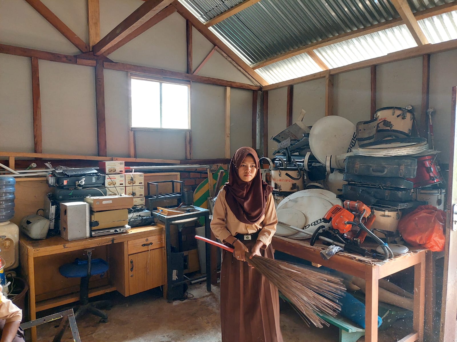 MENERTIBKAN SARANA DAN PRASARANA MTSN 5 BATANG HARI MENERTIBKAN SARANA DAN PRASARANA MTSN 5 BATANG HARI