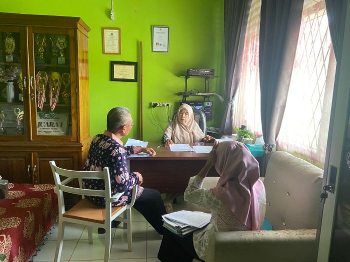 MTsN 5 Batang Hari Siapkan Bahan PKKM 2025, Kepala Madrasah Lakukan Peninjauan Bidang Manajerial