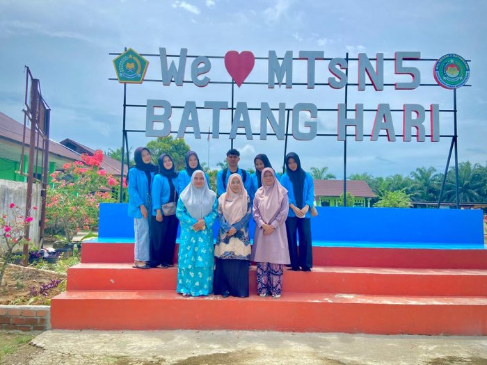 Mahasiswa UIN Sultan Thaha Saifuddin Jambi Lakukan Kunjungan Permohonan MoU Mini Riset di MTsN 5 Batang Hari